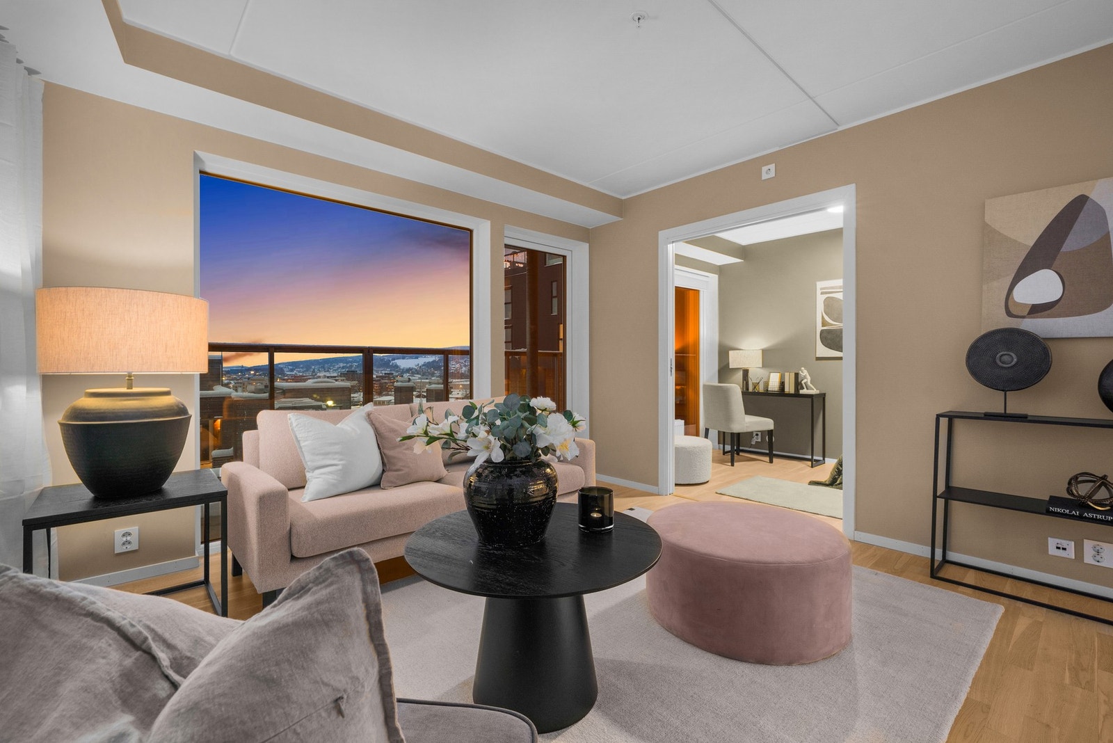 Det er verdt å nevne at både varmtvann, TV og internett er inkludert i månedlige felleskostnader. Galleribilde