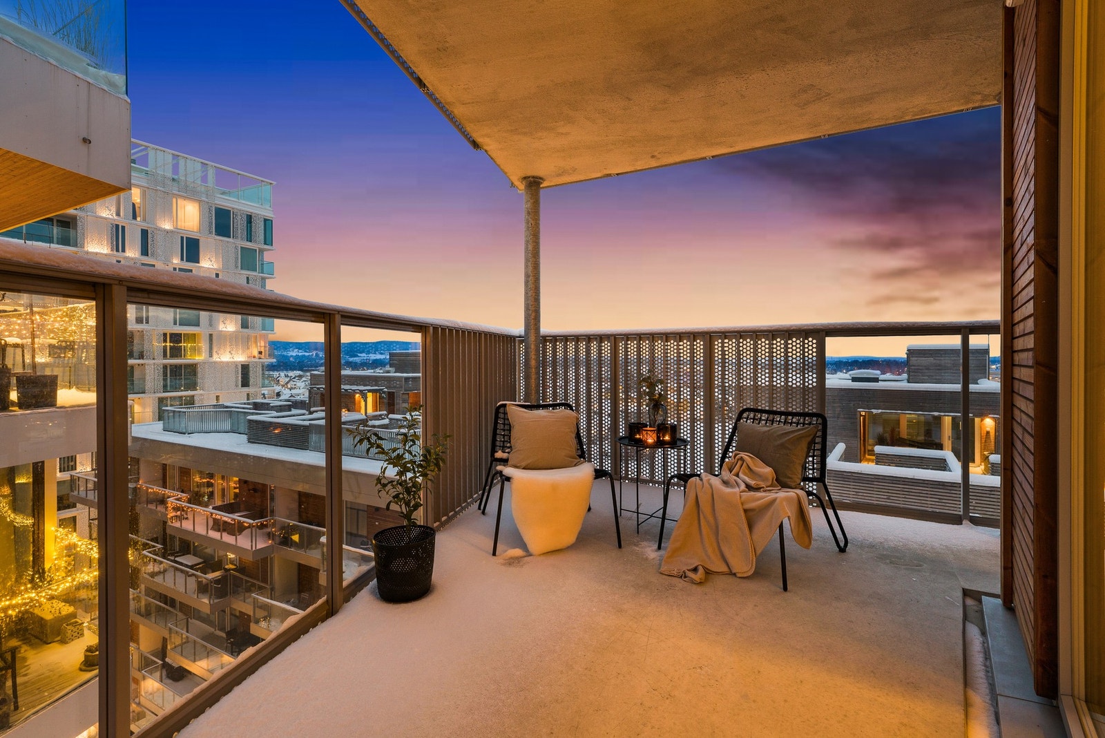 Stor balkong på ca. 30 kvm. Videre er det en herlig felles takterrasse for beboerne. Galleribilde