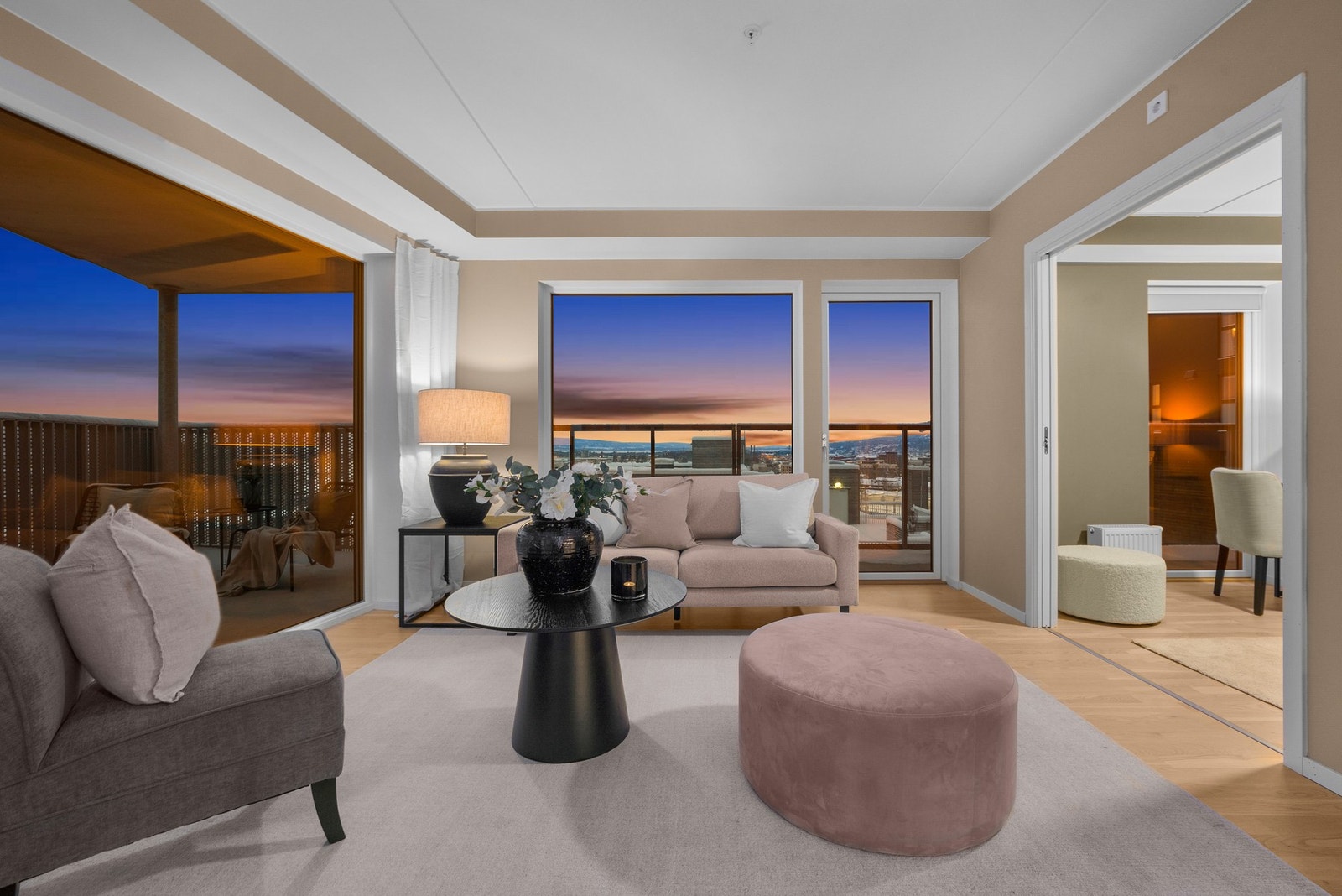 Velkommen til Landstads gate 37 og denne flotte 4-roms leiligheten midt i Lillestrøm! Galleribilde