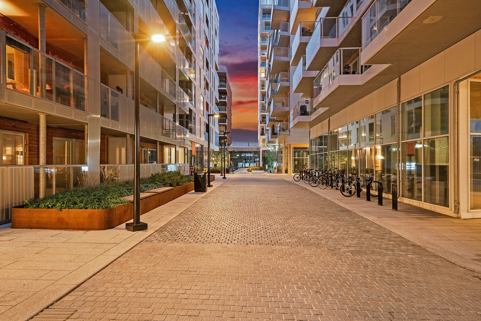 Gjennomtenkte fellesarealer med god belysning, rolige omgivelser og en tydelig følelse av privat bomiljø Galleribilde