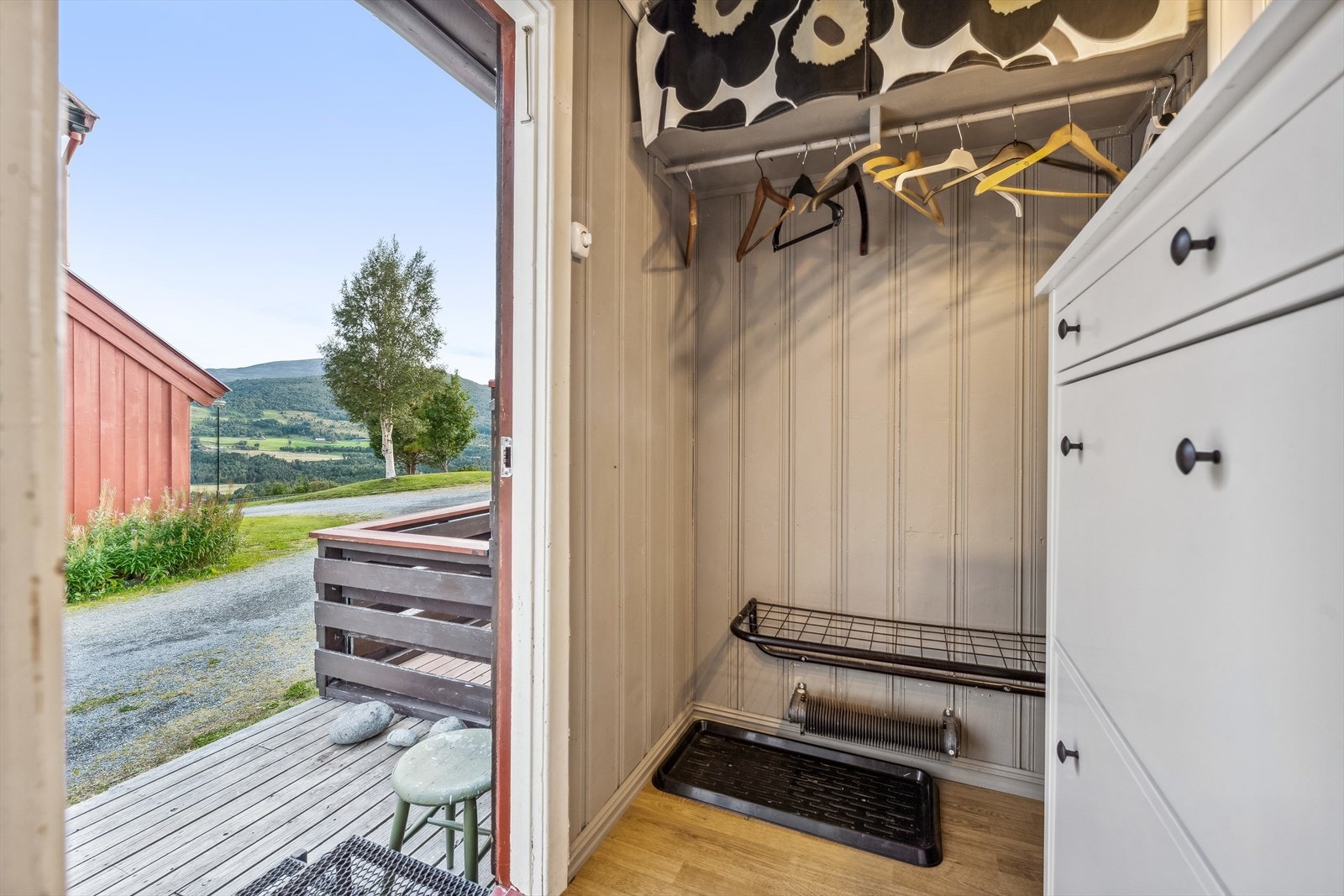 Entré har god plass for yttertøy og sko. Galleribilde
