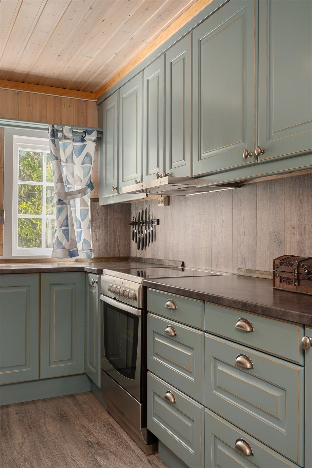 Kjøkkenet er nytt og godt utstyrt. Heltre utførelse. Galleribilde