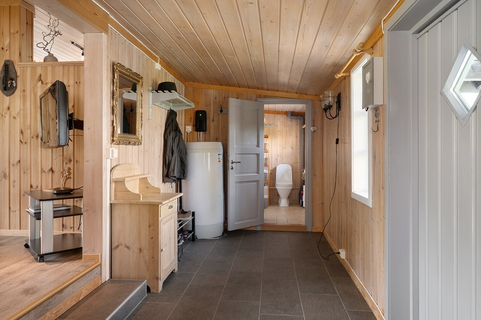 Fra entreen er det direkte adkomst til bad. Galleribilde