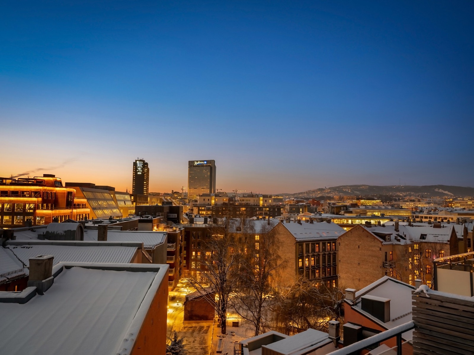 Fantastisk kveldsutsikt fra takterrassen. Galleribilde