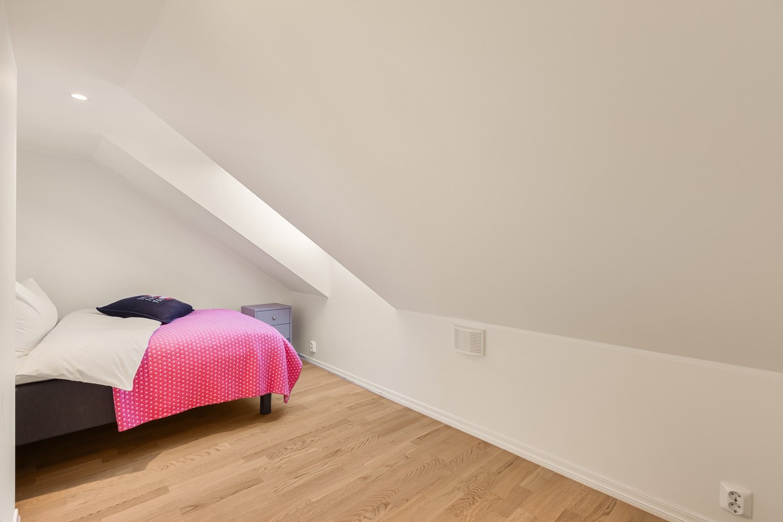 Alkove 3. Totalt 6 soveplasser på hemsen. Alle senger fra Wonderland medfølger salget. Galleribilde