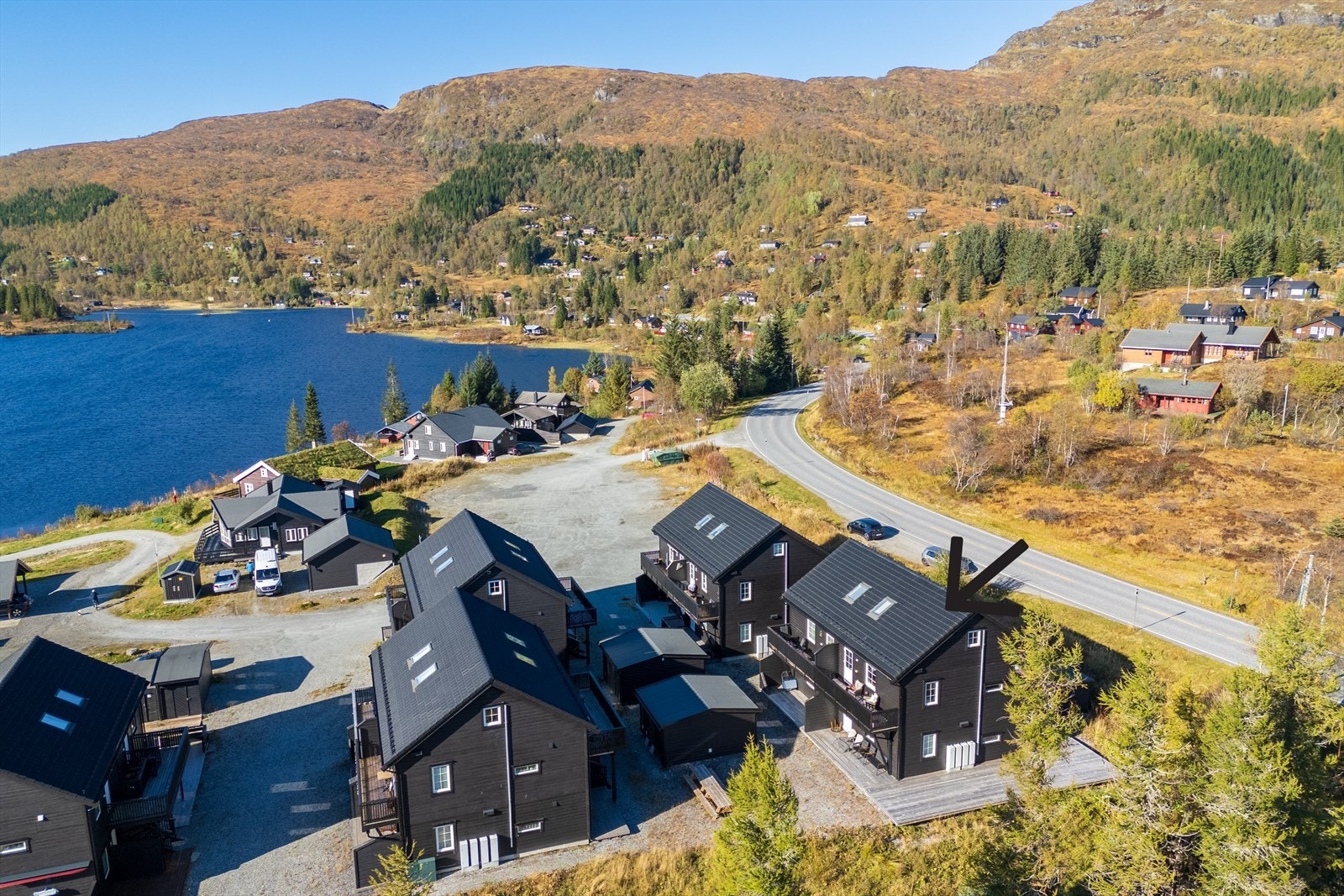 Sentralt med helårsveg. Galleribilde