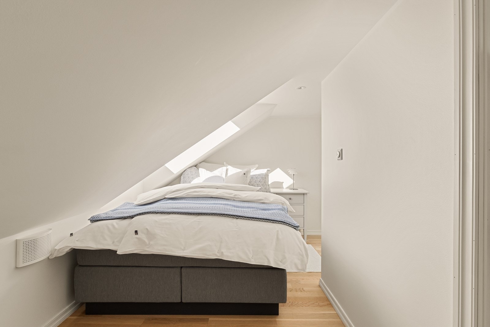 Alkove nr 1. Flotte innredede sovealkover i lys og moderne stil. Galleribilde