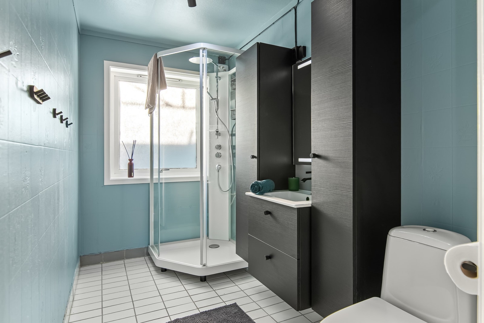 Flislagt bad med ny innredning Galleribilde