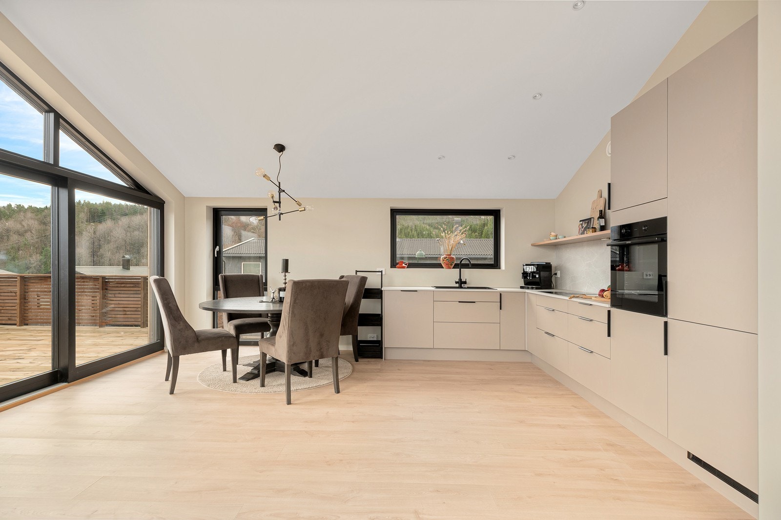 Utgang til en solrik terrasse Galleribilde