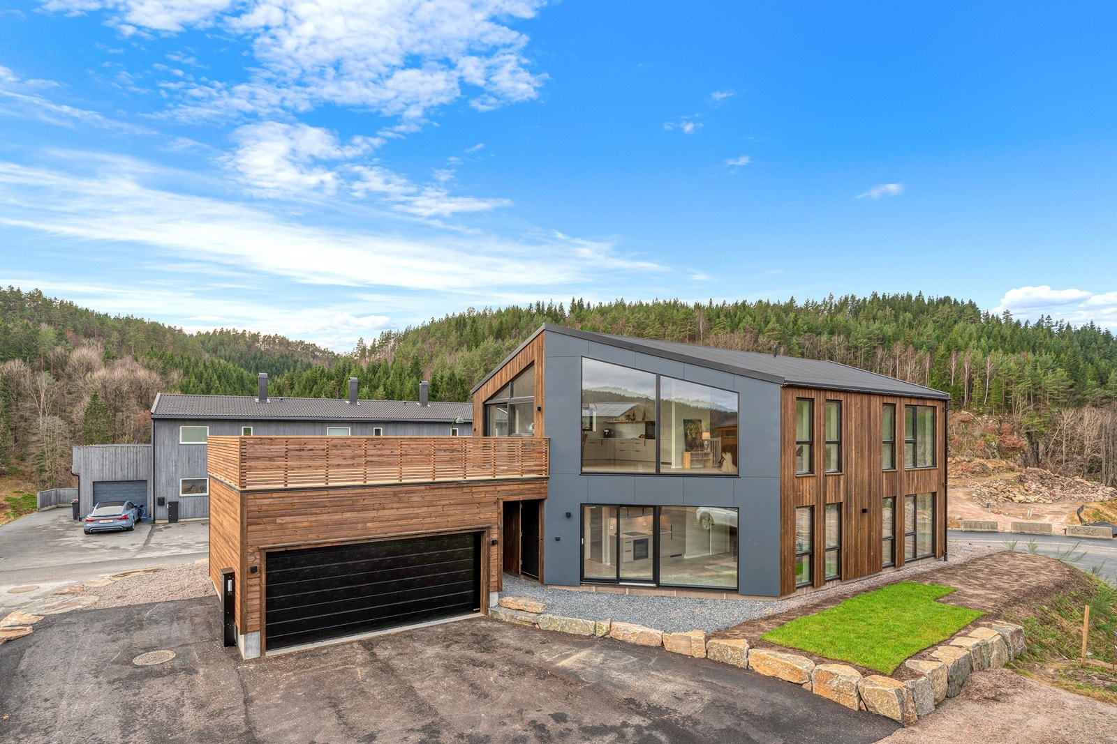 Velkommen til Mebakken 86! Boligen er presentert av Gaute Kverneland v/Aktiv Eiendomsmegling avd. Kristiansand. Foto: Ivars Upe Galleribilde