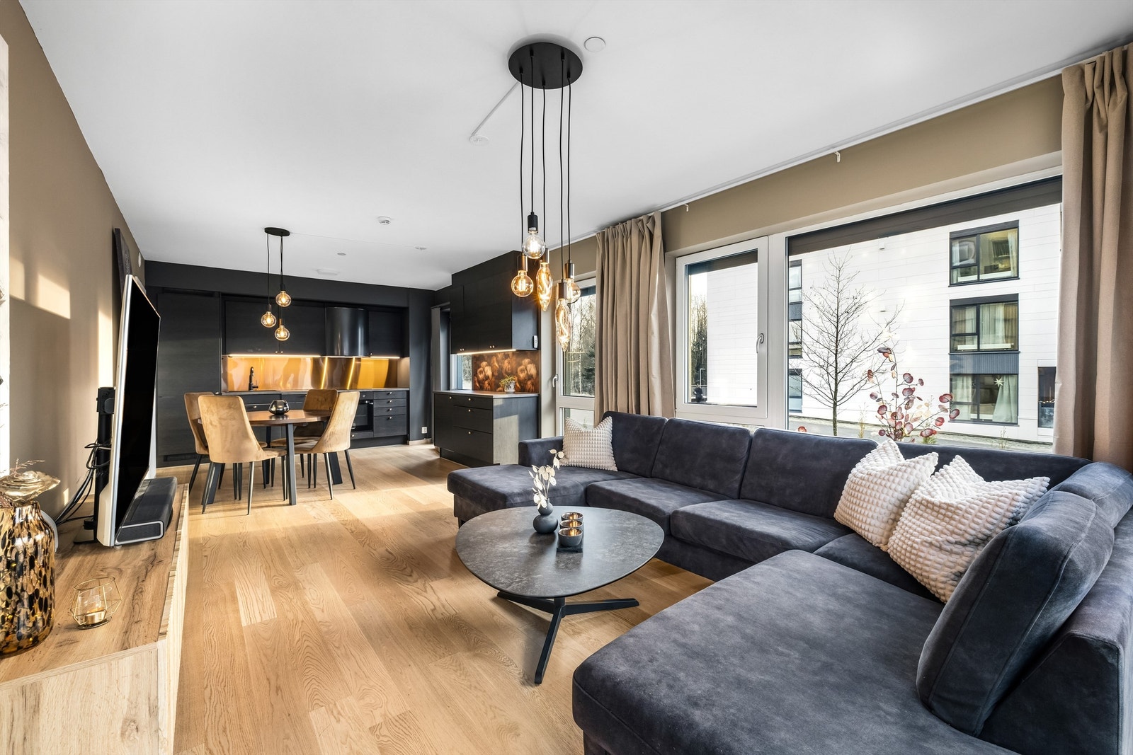 Eiendomsmegler Krogsveen v/ Per Inge Hunvik ønsker velkommen til Døliringen 30A! Galleribilde