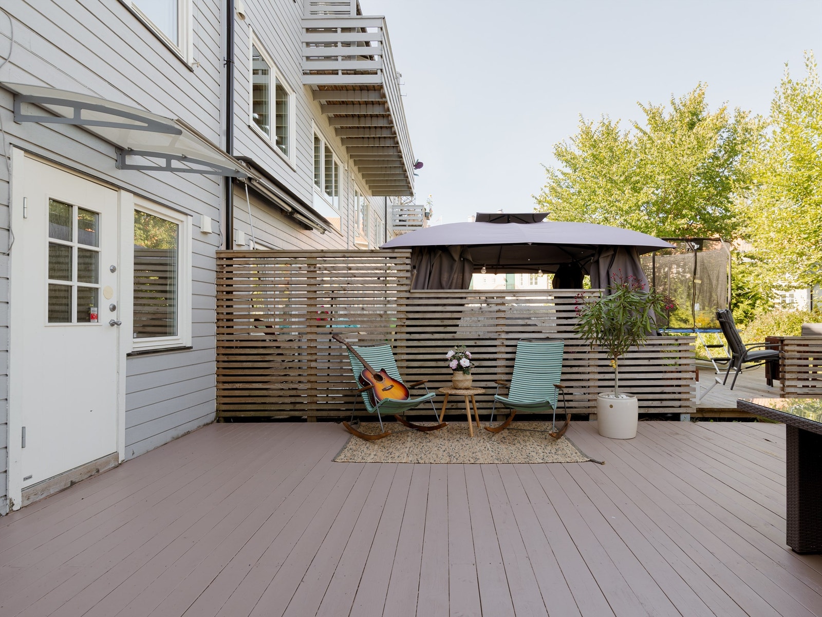 Med så god plass kan du til og med sette opp trampoline om ønskelig, her er mulighetene mange! Galleribilde