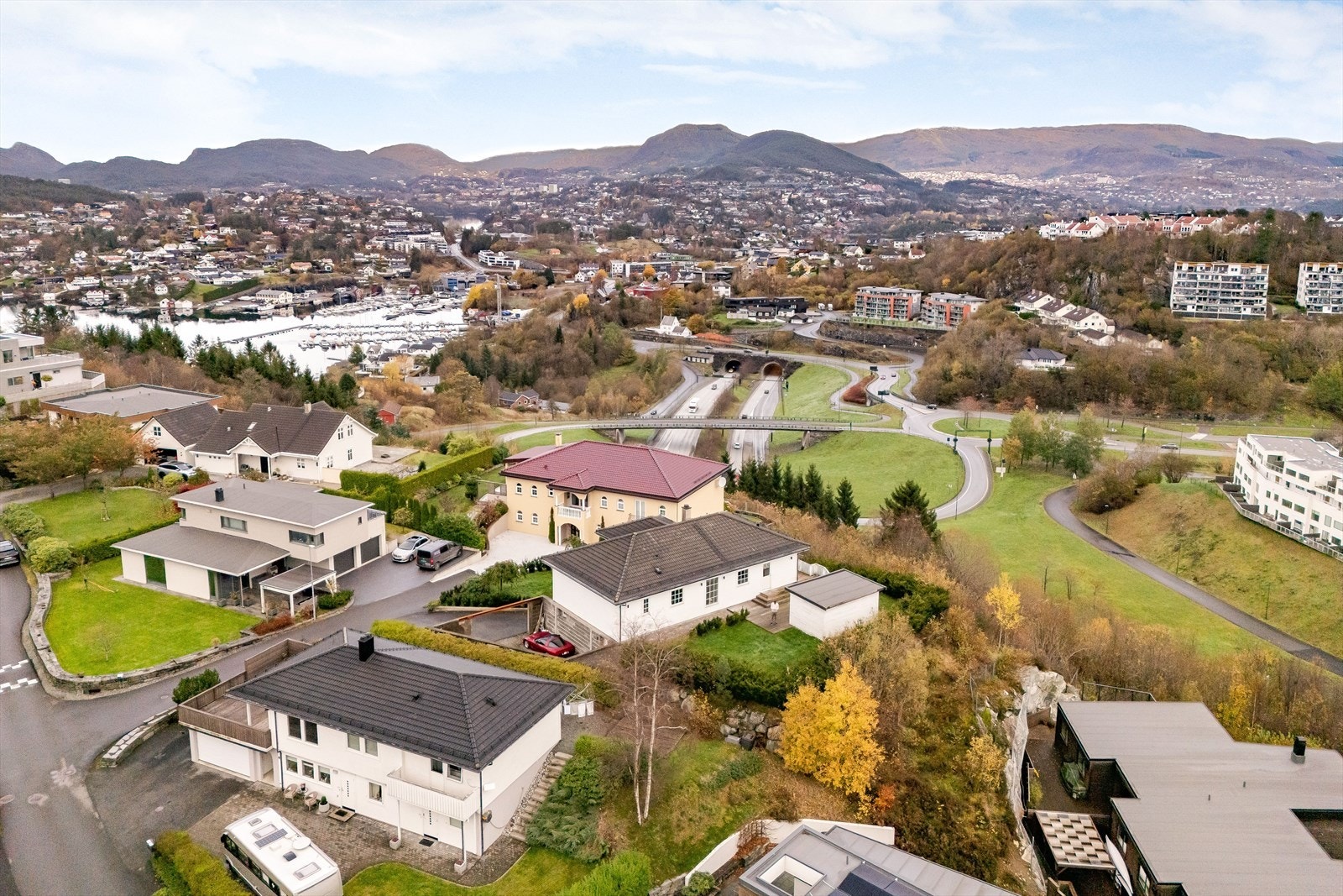 Dersom du benytter deg av kollektivtransport ligger nærmeste bussholdeplass en kort rusletur unna Galleribilde