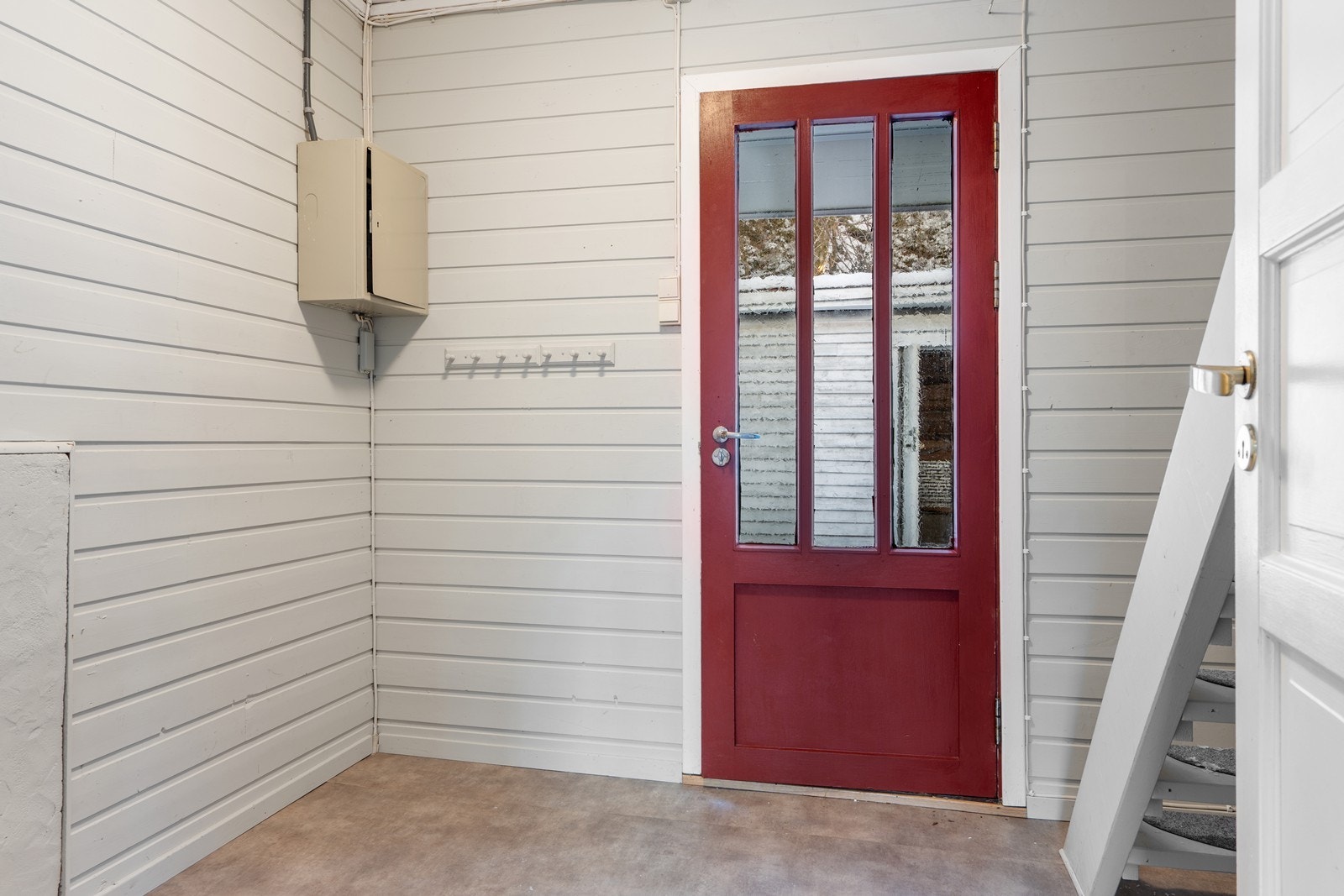 Entré med plass til å henge fra seg yttertøy Galleribilde