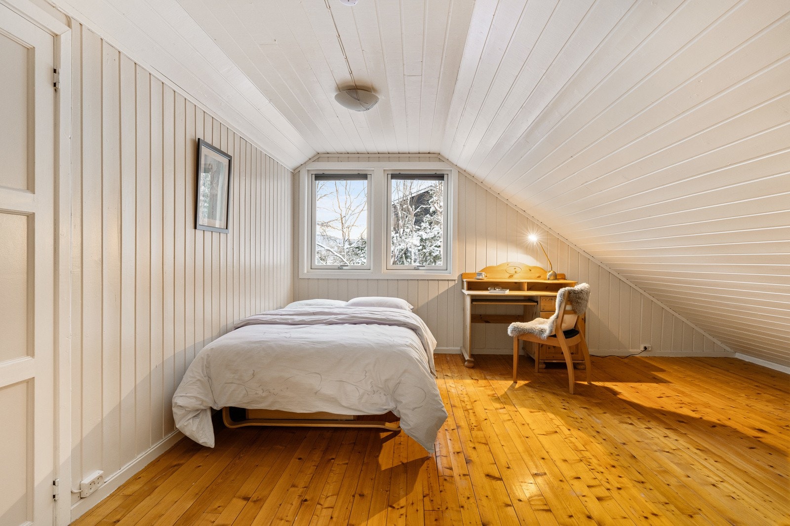 Soverom V måler 11,5 kvm. Romslig bod tilknyttet dette rommet. Galleribilde