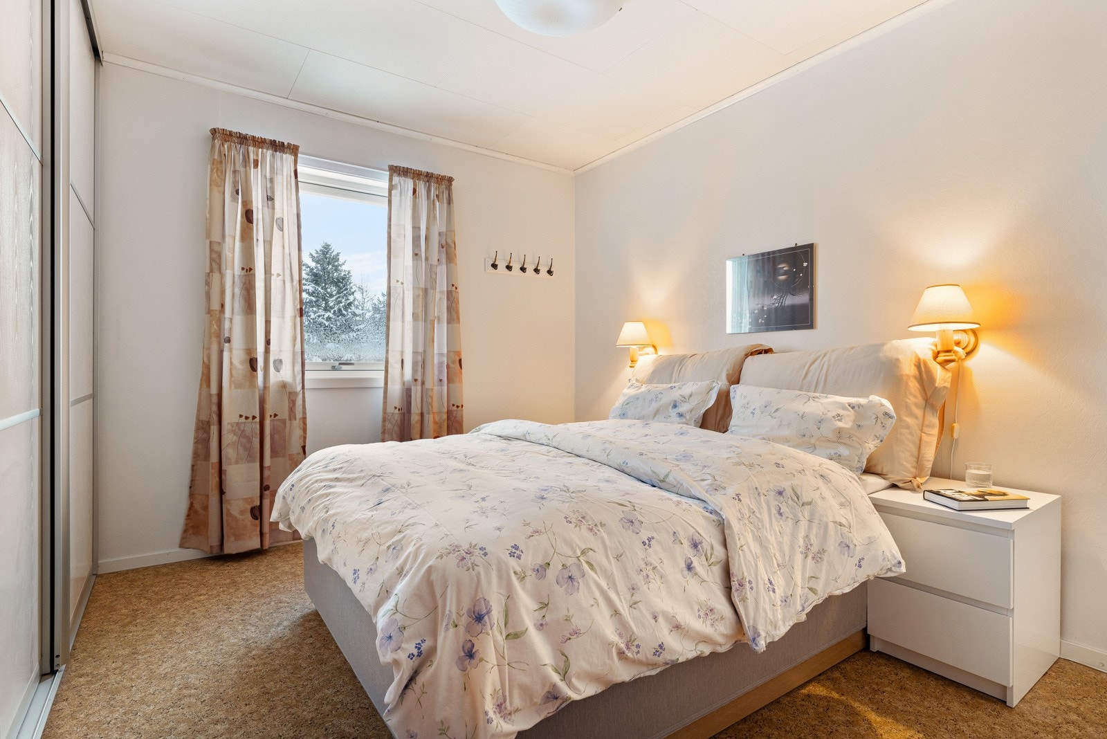 Soverom I - the master bedroom - måler 11 kvm. Galleribilde