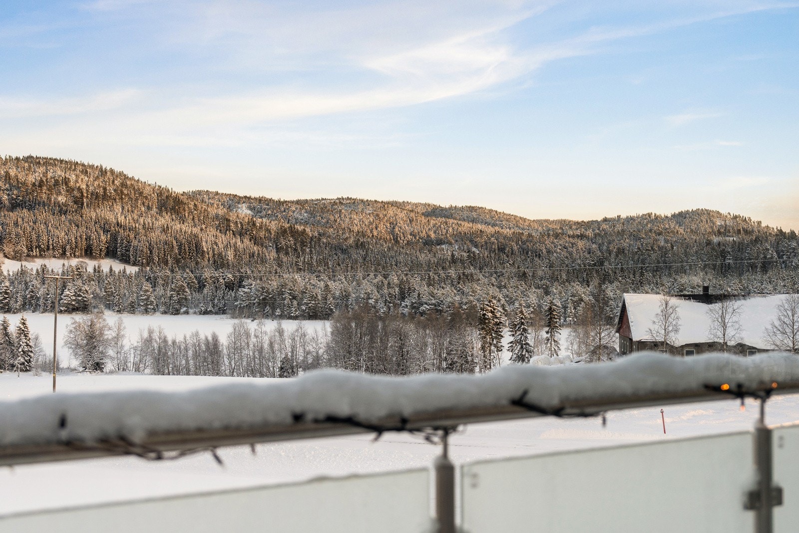 Boligen ligger kun 10 min kjøring fra Klæbu sentrum og ca. 20 min kjøring fra Heimdal/Tiller. Galleribilde
