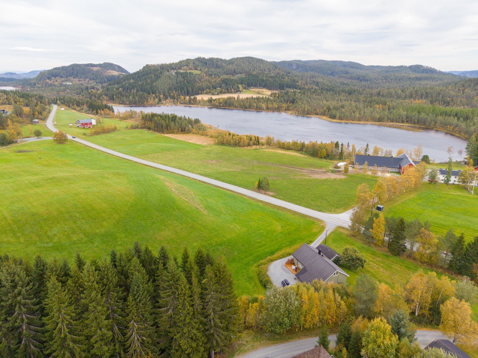 Her har man mulighet til å bo landlig, romslig og trygt, men samtidig beholde nærheten til byen. Galleribilde