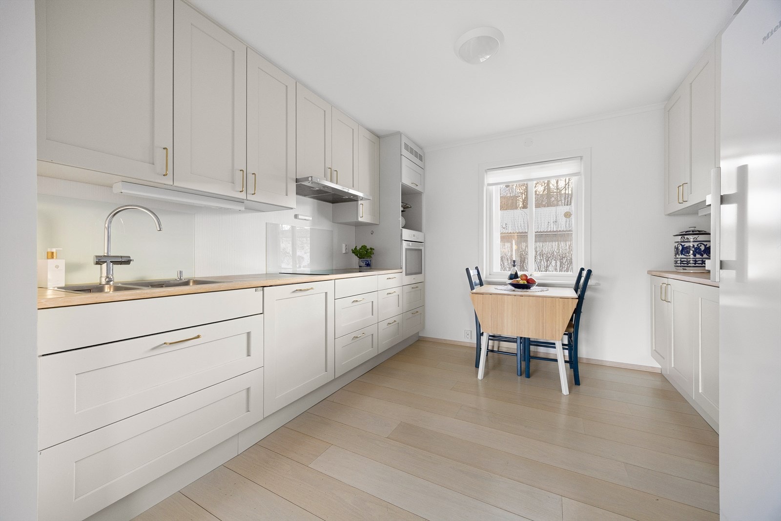 Alle hvitevarene på kjøkkenet medfølger. Galleribilde