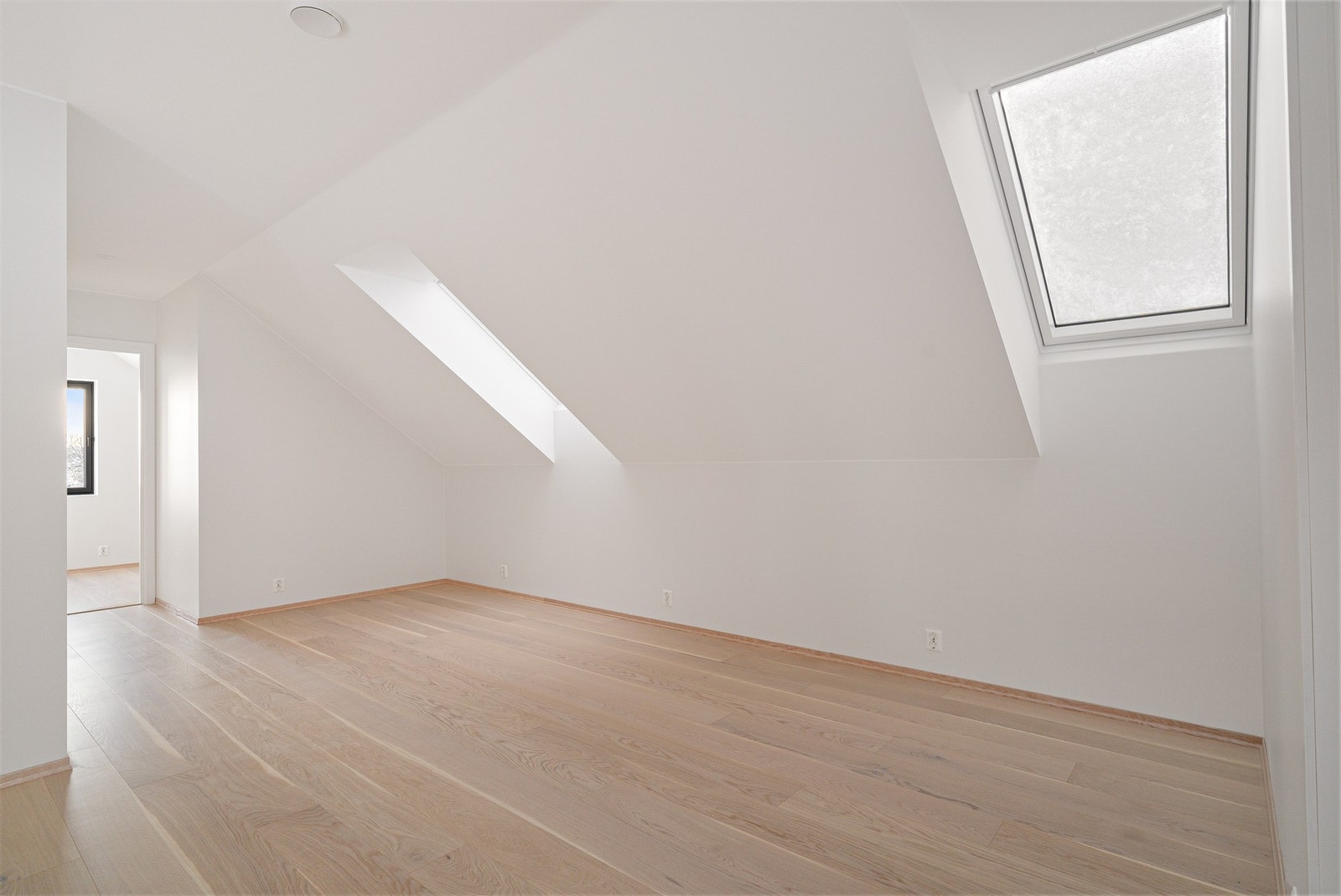 Perfekt kontorplass eller TV-stue for barna. Galleribilde