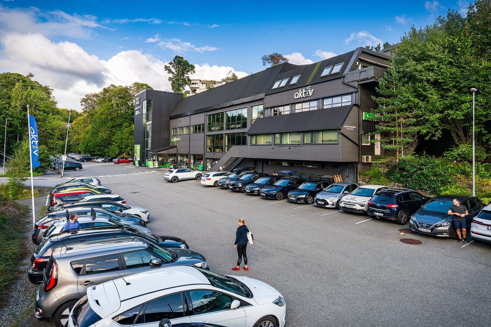 - Det er rundt 5 minutters kjøring til Kiwi og Pro Padel Paradis - Galleribilde