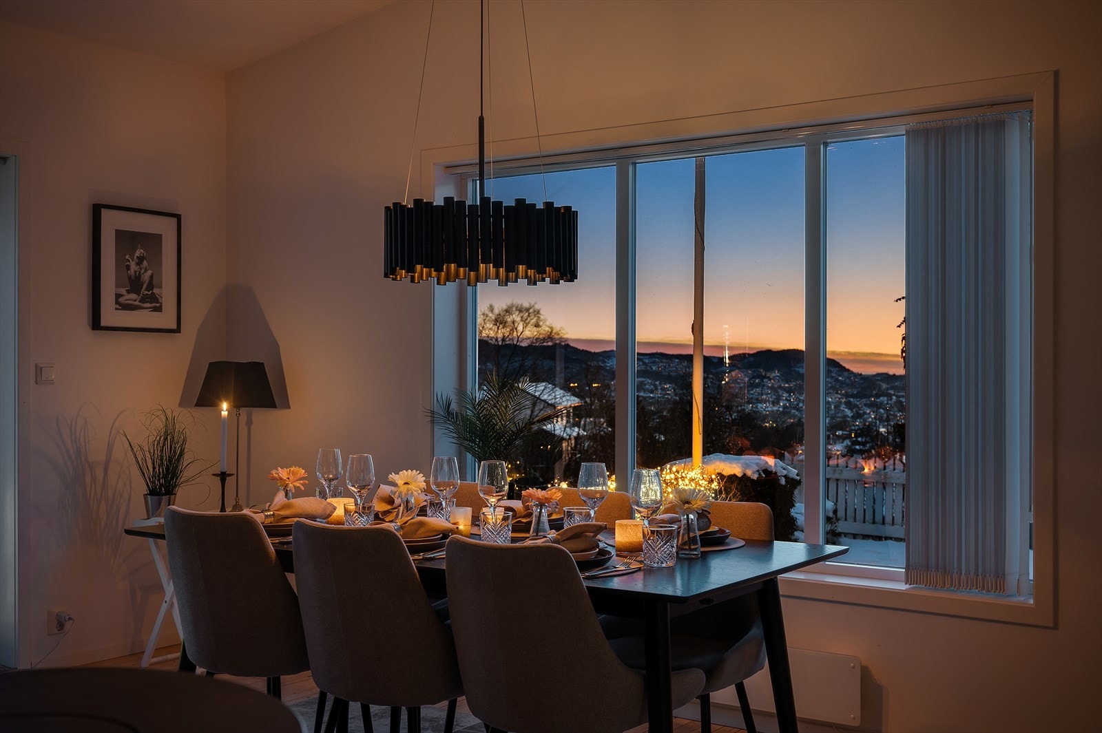 - Her kan du nyte hyggelige måltider med venner og familie, til magisk utsikt - Galleribilde