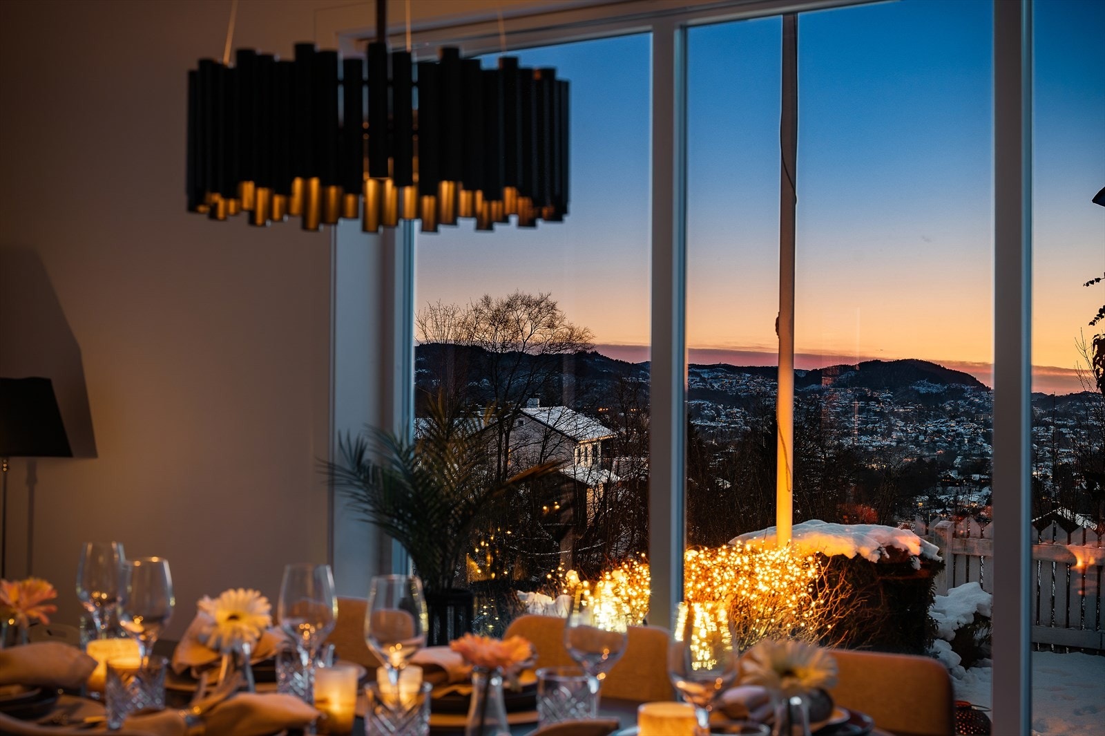 - Lekker og moderne familiebolig på Nattland med fantastiske kvaliteter, utsikt, peis og garasje - Galleribilde