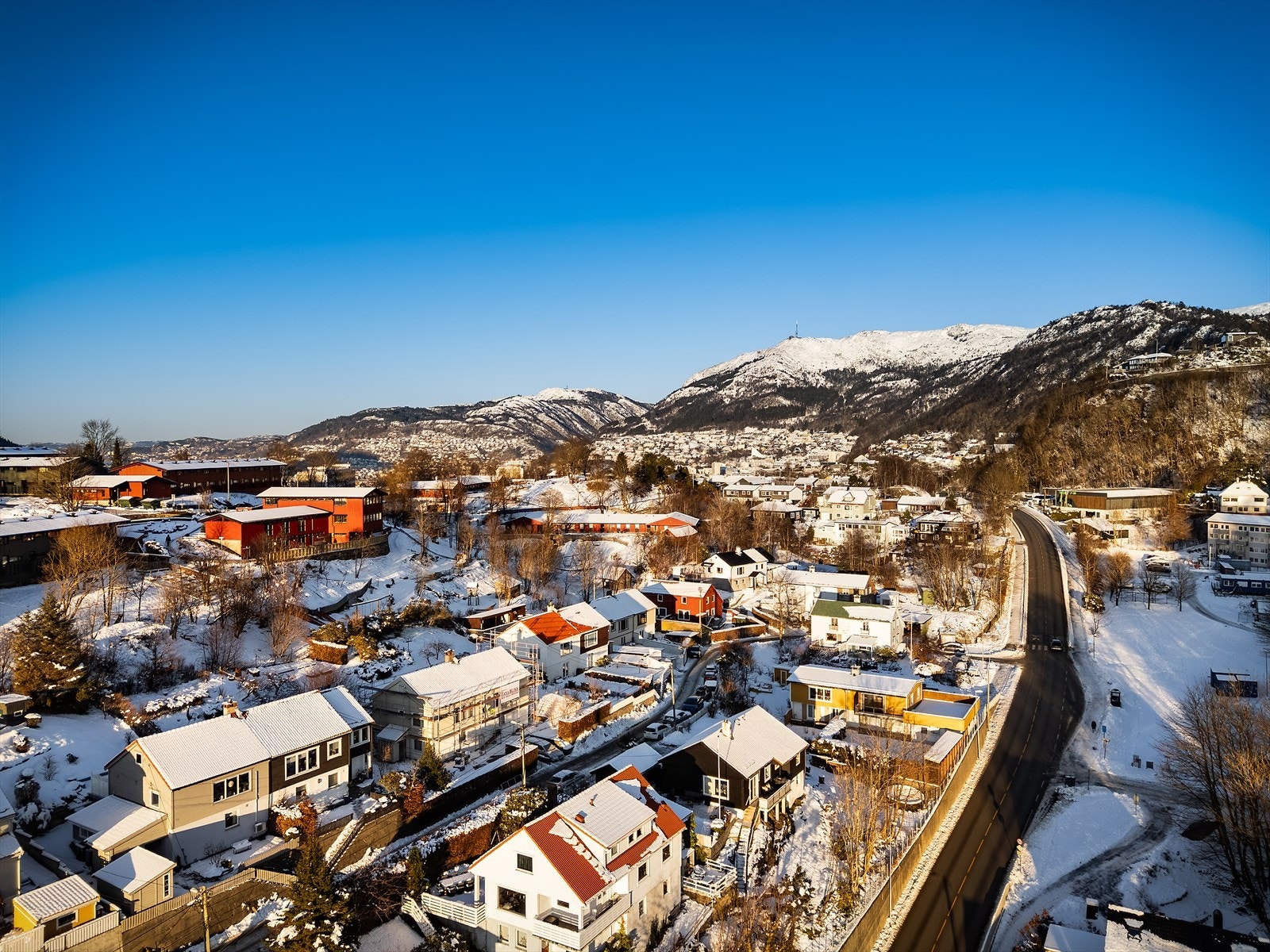 - Området oppleves trygt og barnevennlig, med gode naboforhold - Galleribilde
