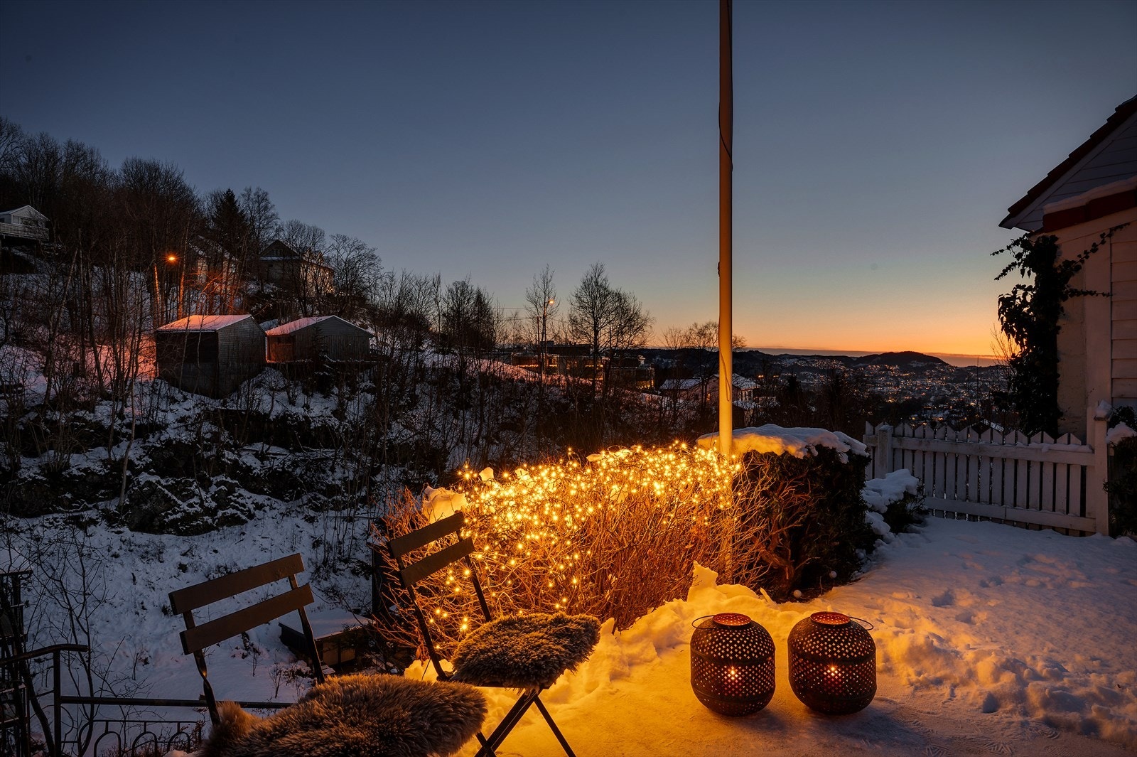 - Den flate plenen gjør gressklippingen svært enkel på sommerstid - Galleribilde