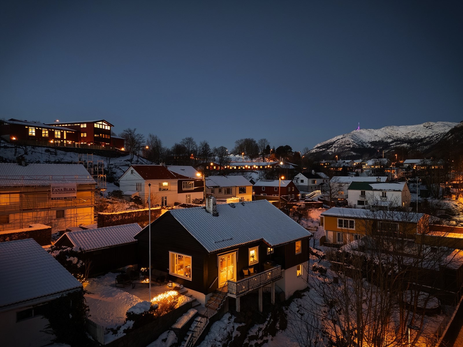 - Sentral og attraktiv beliggenhet i et veletablert boligområde. Bo med nærhet til kollektivtransport, skoler, barnehager, servicetilbud og flotte turmuligheter - Galleribilde