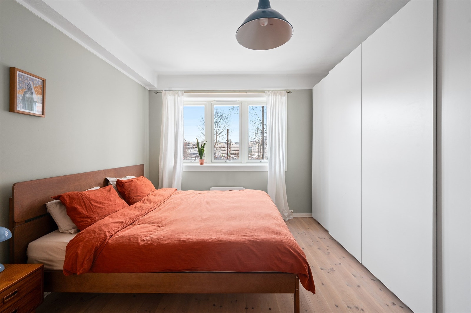 Leilighetens soverom har adkomst fra gangen og har en generøs størrelse. Galleribilde