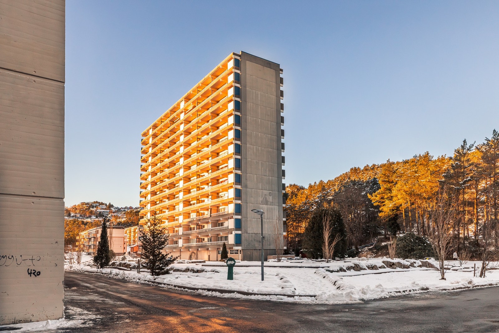 Velkommen kommen til Prestestien Borettslag!
Prestestien borrettslag består av i alt 655 leiligheter, fordelt på 3 høyblokker og 14 lavblokker. Galleribilde