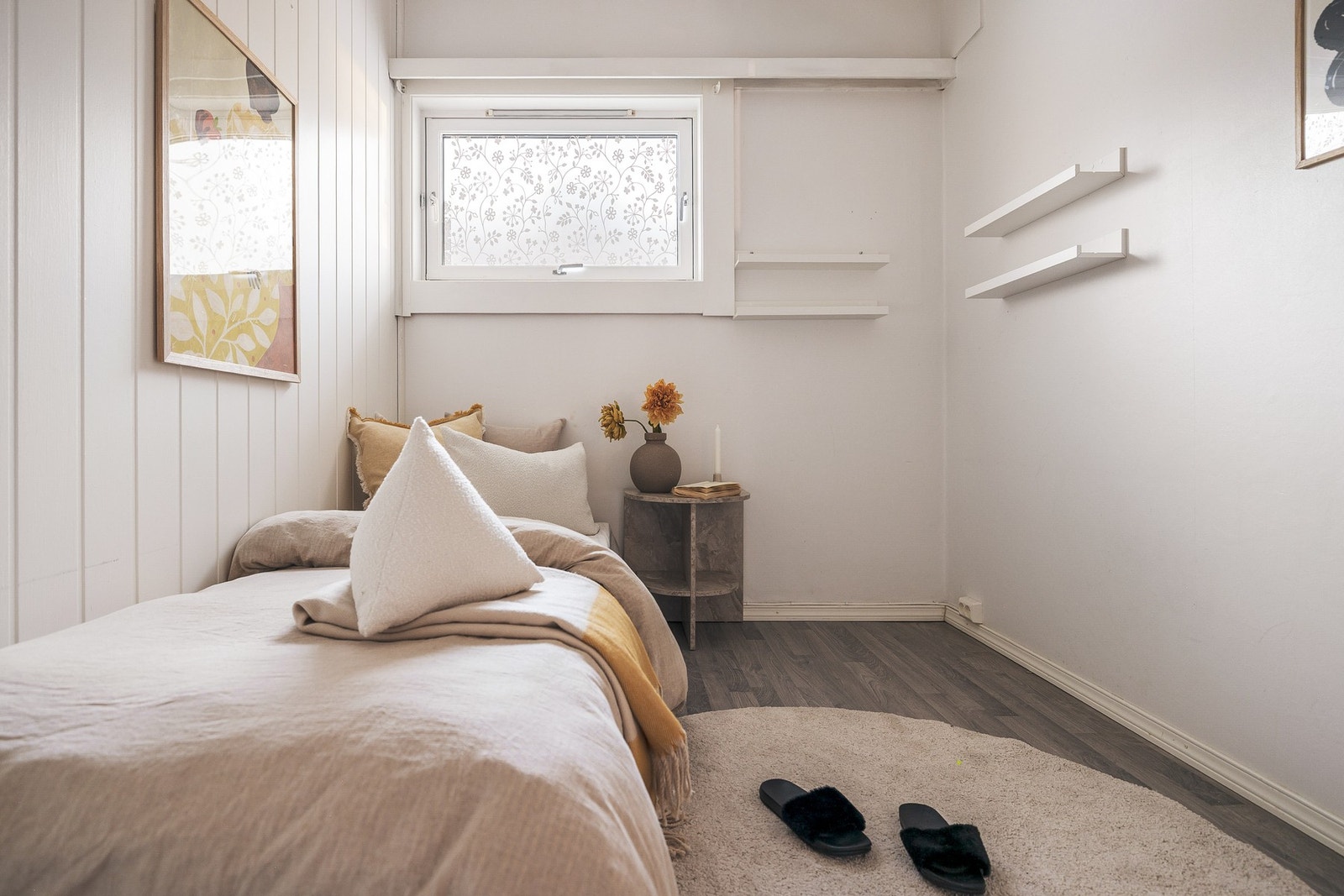 Soverommet er i dag oppdelt til to rom. Dette er ikke byggesøkt eller godkjent. Galleribilde