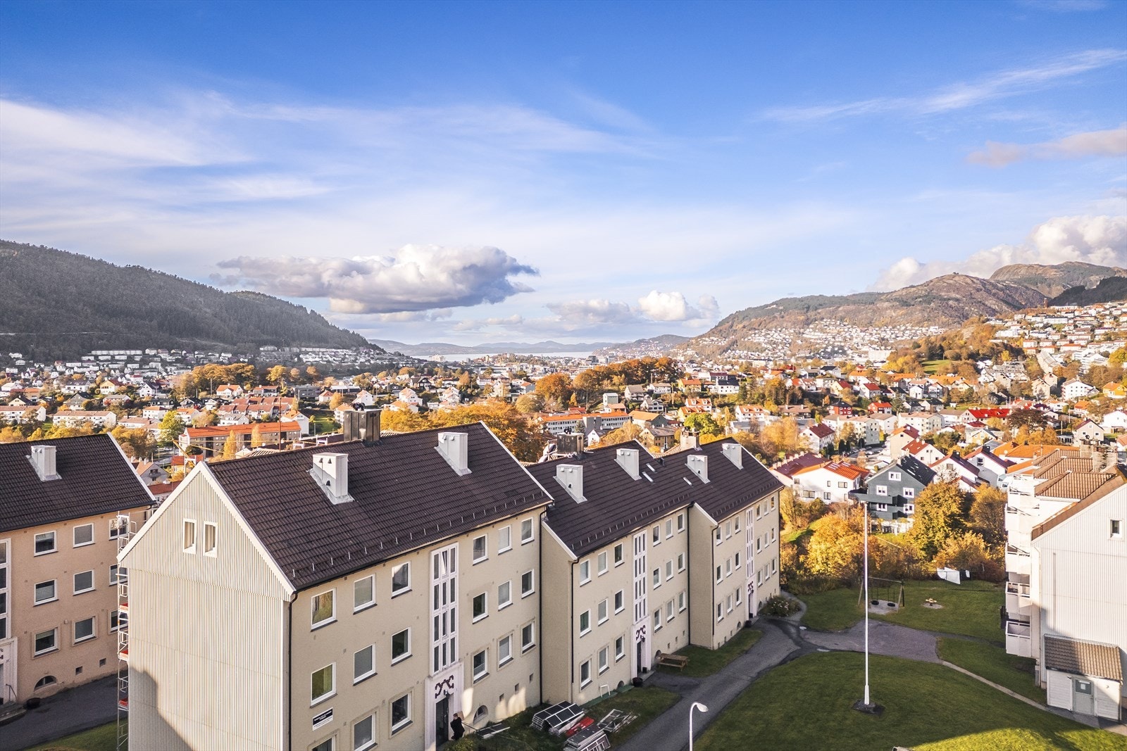 Borettslaget ligger høyt og fint Landås. Galleribilde