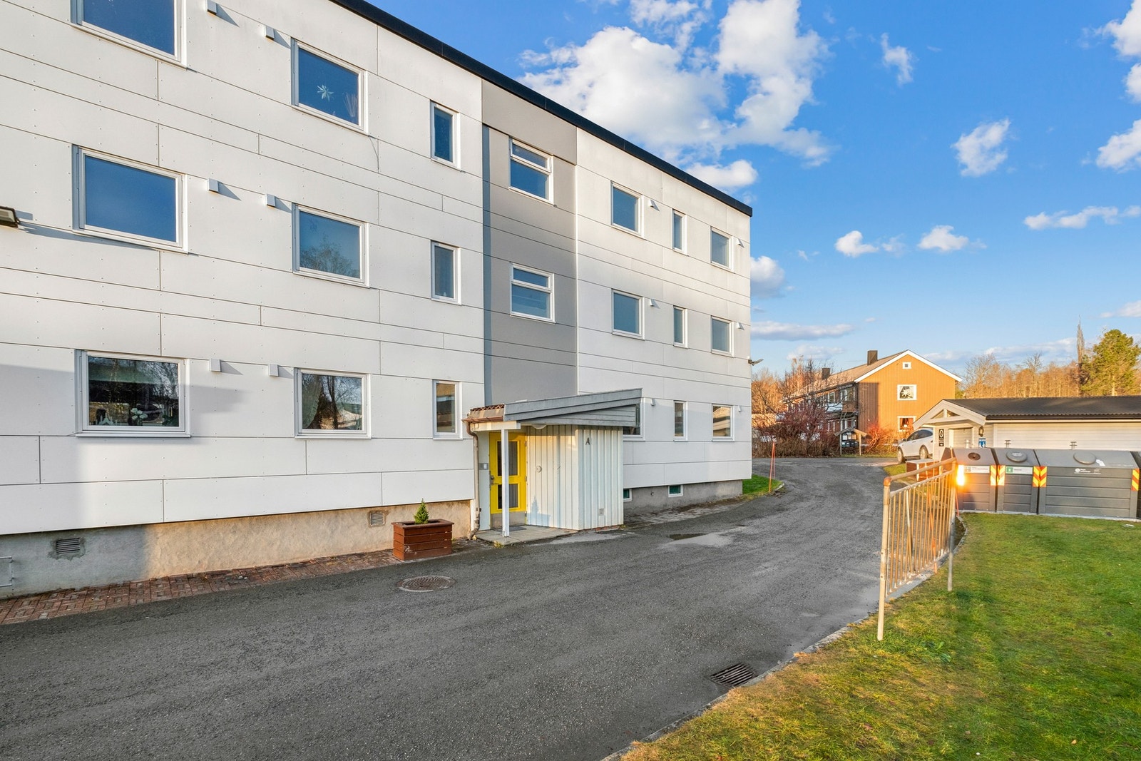 Borettslaget har blant annet blitt rehabilitert i 2015/16, hvor det ble skiftet vinduer, etterisolering, og lagt ny kledning samt maling av garasjer og inngangsparti Galleribilde