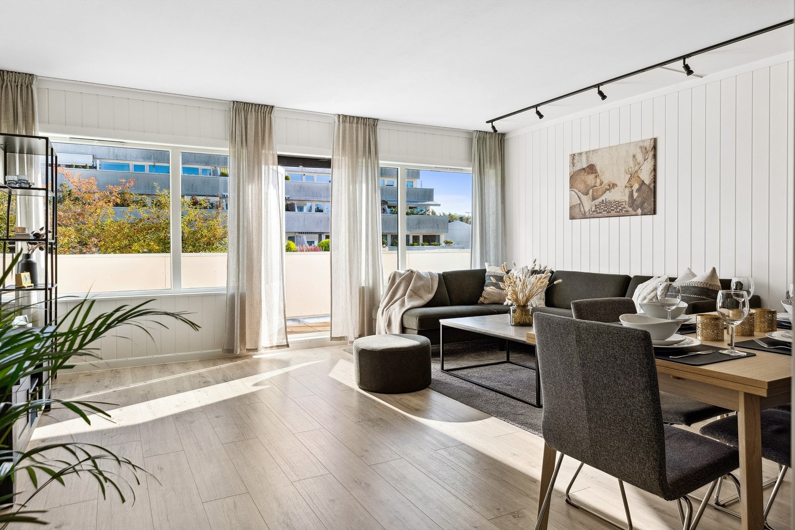 Velkommen til Stallmestervegen 4B, en moderne leilighet i 2.etg. Leiligheten ligger i et attraktivt og sentralt område på Valentinlyst/Bromstad, med nærhet til de fleste daglige fasiliteter. Galleribilde