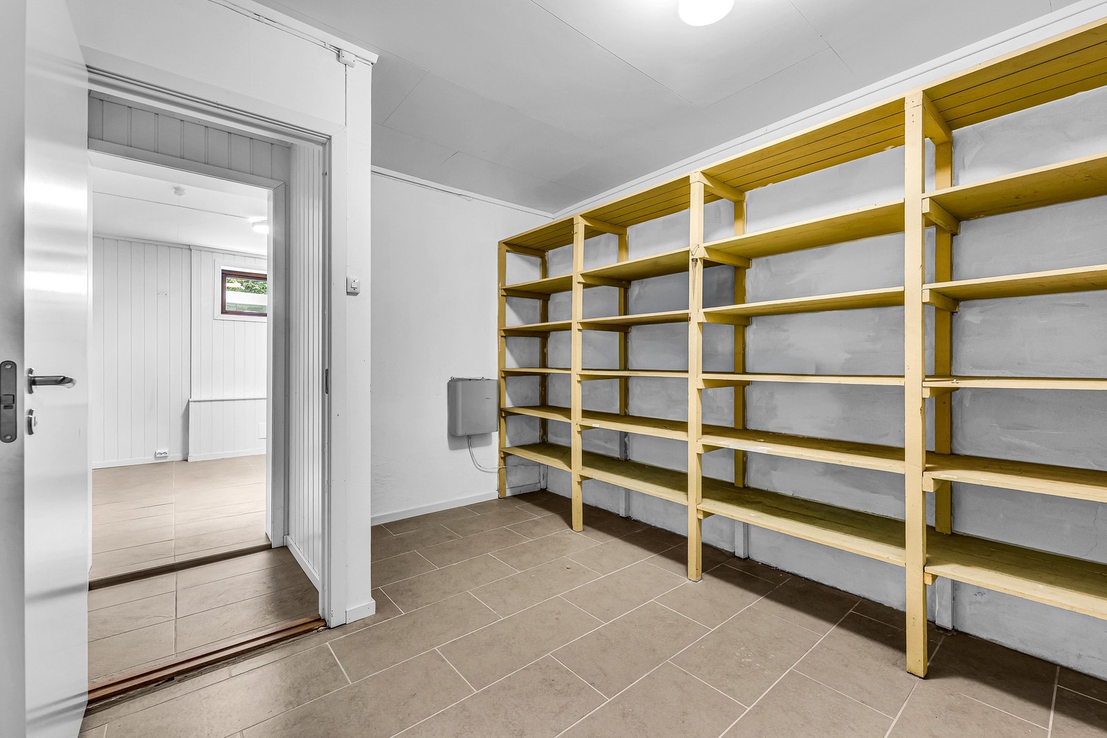 Gode lagringsmuligheter i bod i kjelleren Galleribilde