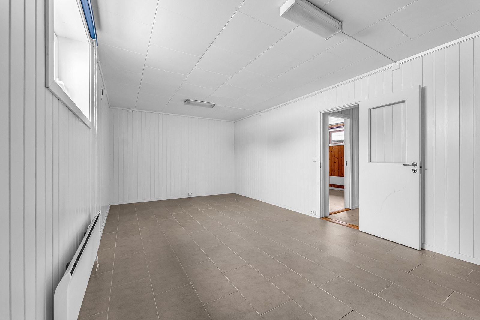 Soverom nr 5 er i kjelleren og med rikelig plass Galleribilde