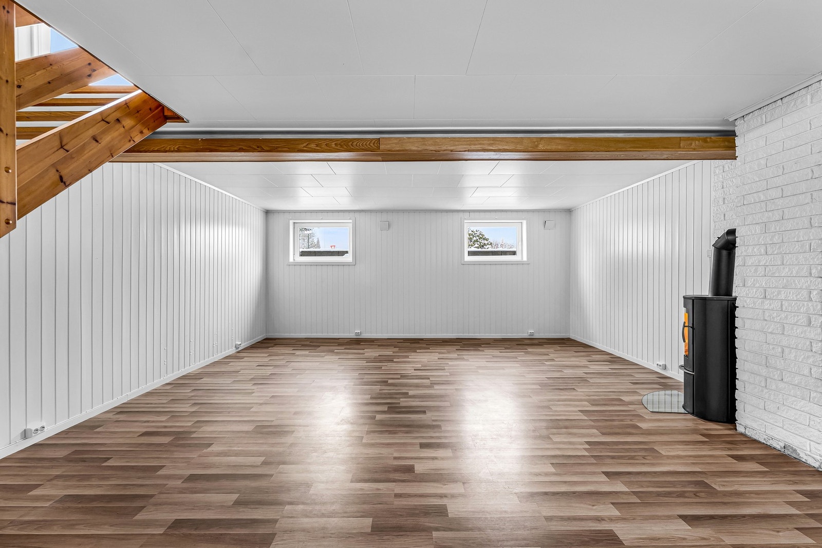 God plass for en stor hjemmekino, ekstra oppholdsrom, treningsrom mm Galleribilde