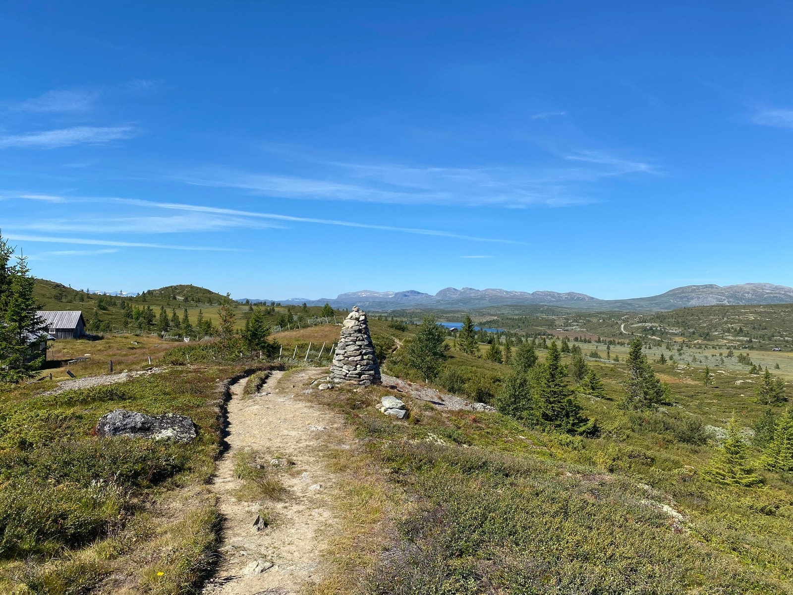 Nydelig utsikt innover mot Ålingsfjella og Hemsedalsfjella Galleribilde