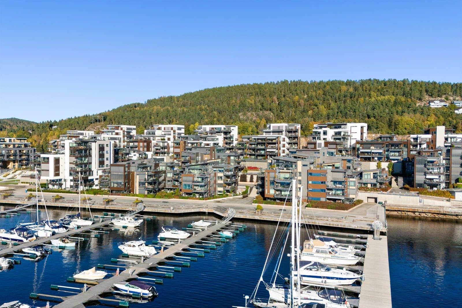 Her bor du i maritime og sjønære omgivelser og kan nyte late dager både på og ved sjøen. Galleribilde