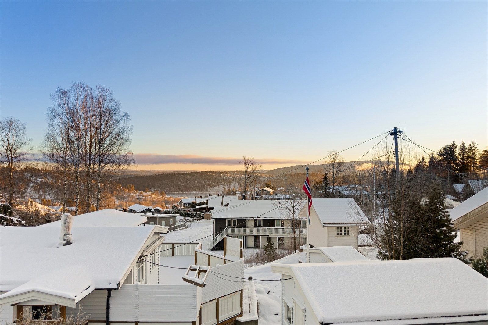 Utsikt fra balkong utenfor stuen Galleribilde