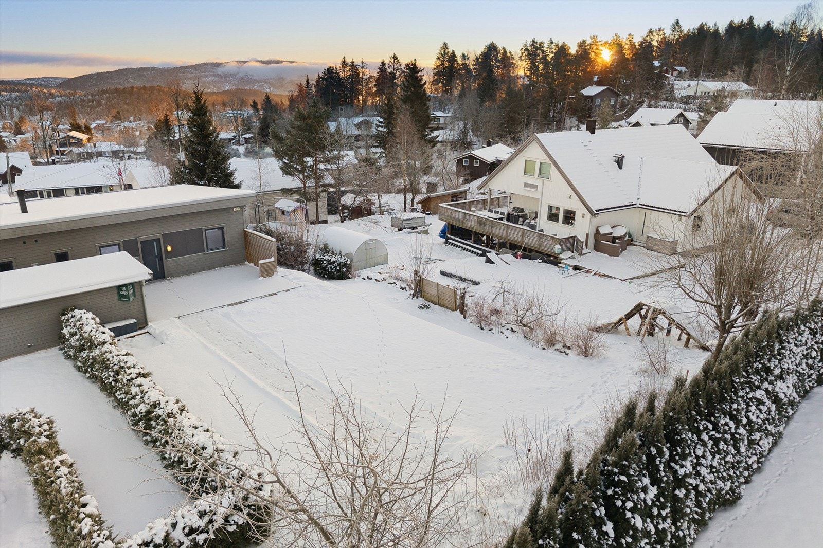 Stor og usjenert uteplass Galleribilde