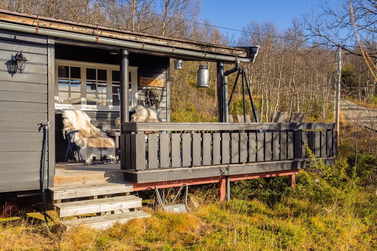 Terrassen er delvis overbygd og vil oppleves som en fin forlengelse av stuen. Galleribilde