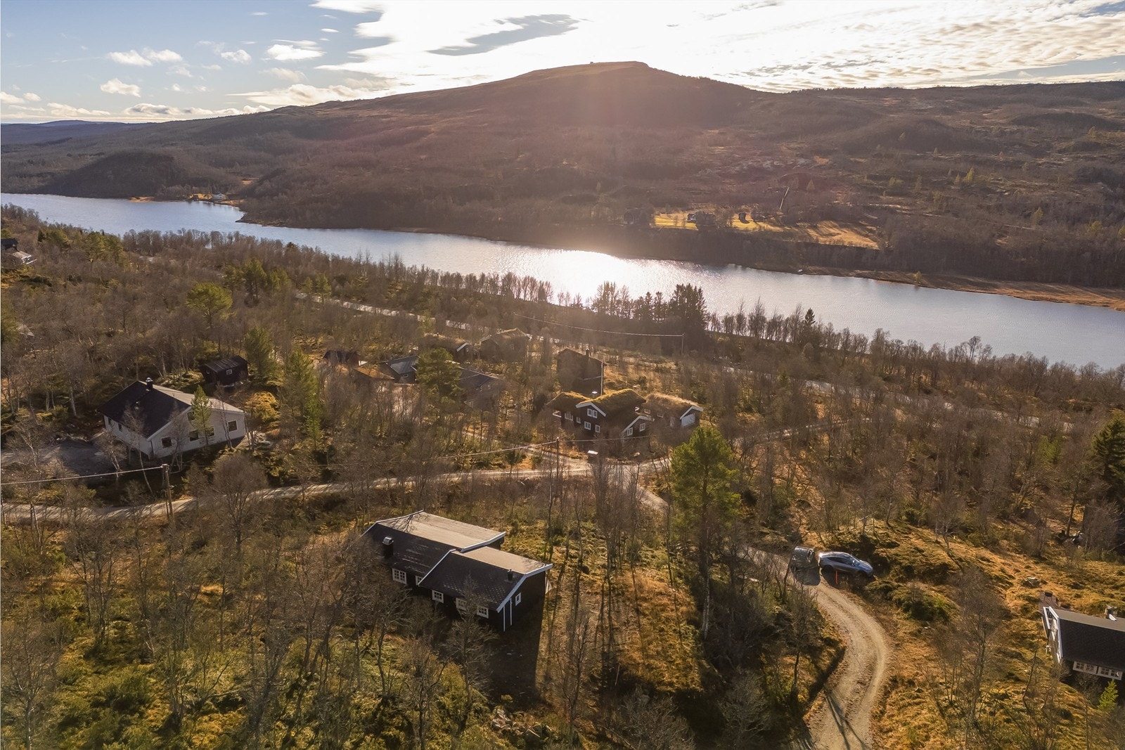 Når desember nærmer seg, forvandles byen igjen - med julemarkedet i Røros, kåret til et av de mest stemningsfulle i hele Norden. Galleribilde