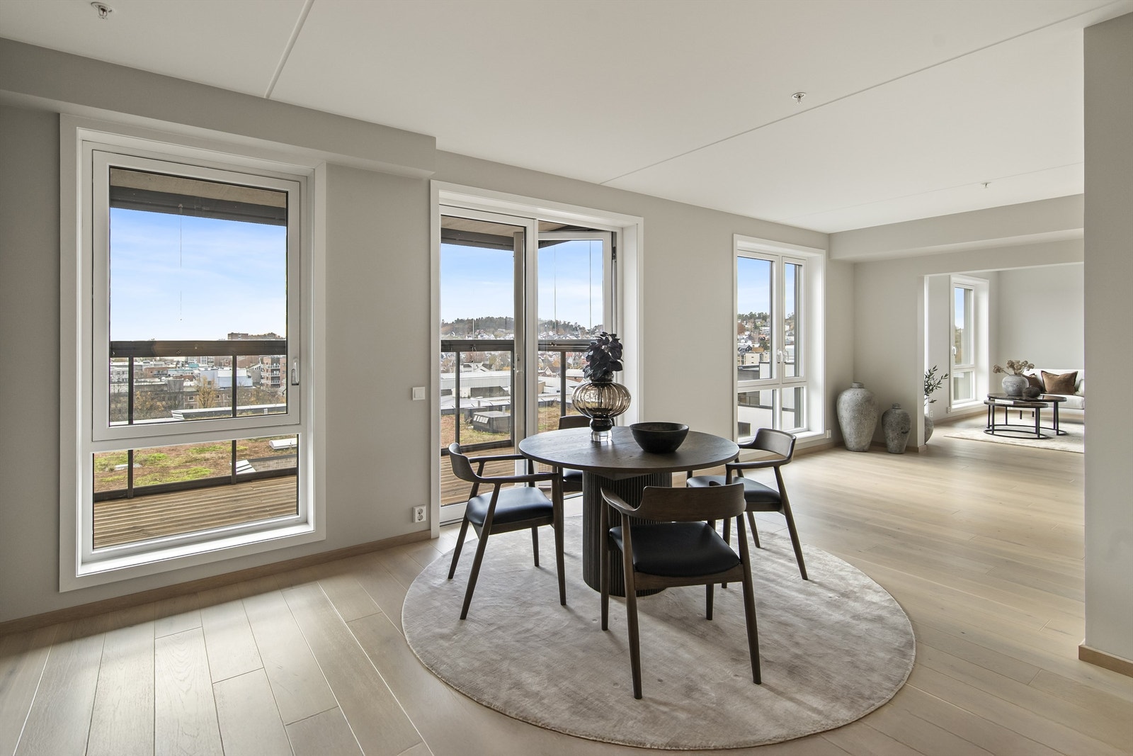 Særdeles romlig leilighet Galleribilde