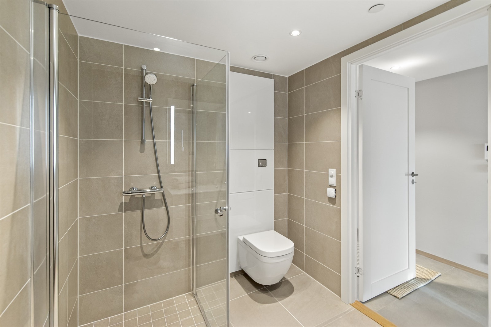 Delikat innredet gjestebad Galleribilde