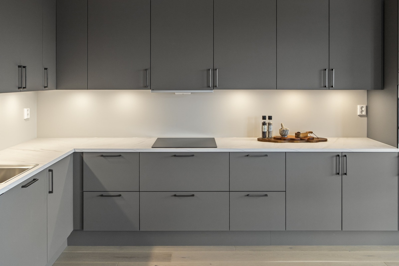 Boligen er oppført i 2024. Leiligheten i 8.etasje fremstår som ny Galleribilde