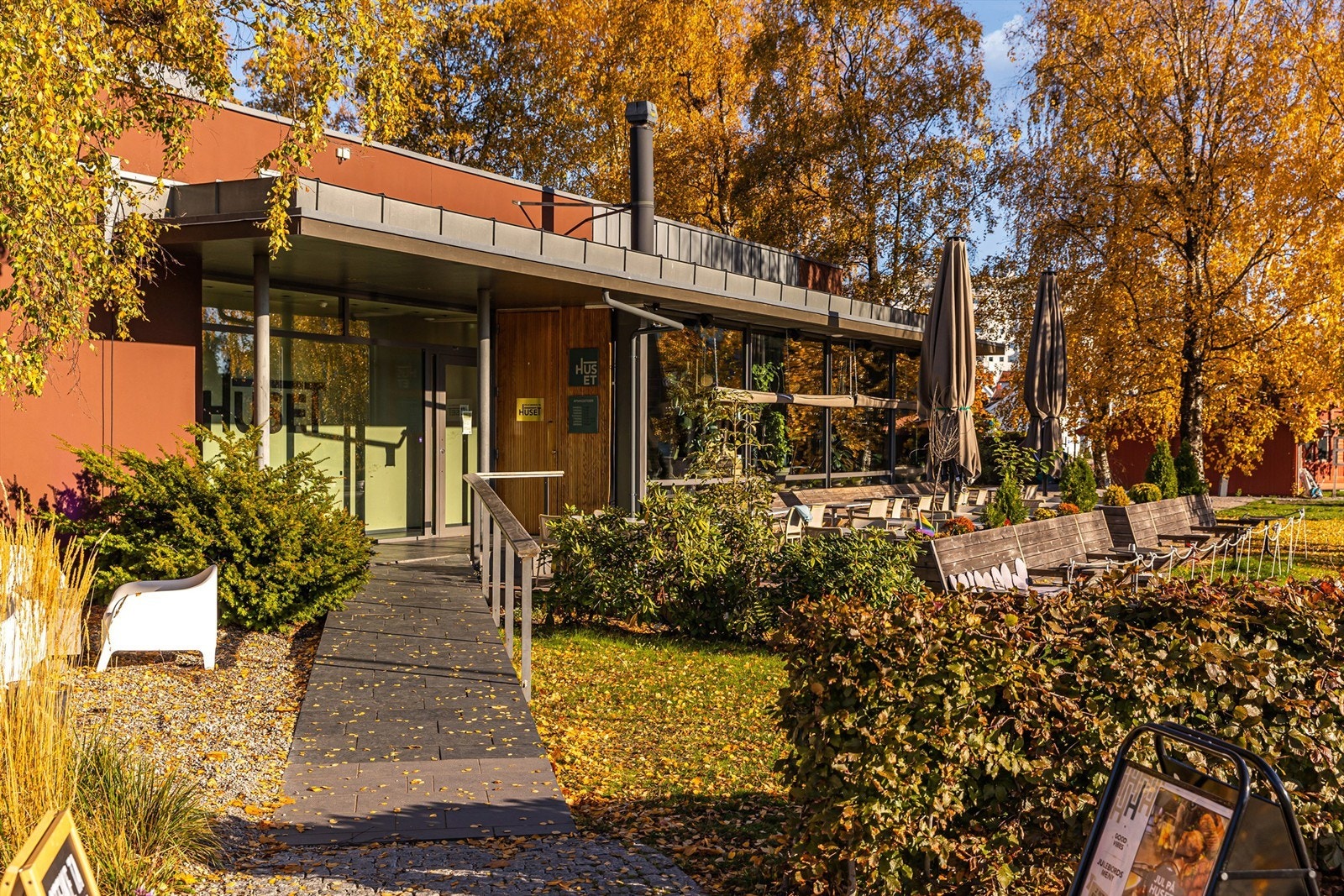 Huset Sandefjord - Digg mat, good vibes, shuffleboard og sosial atmosfære midt i Sandefjords vakreste gate! Galleribilde