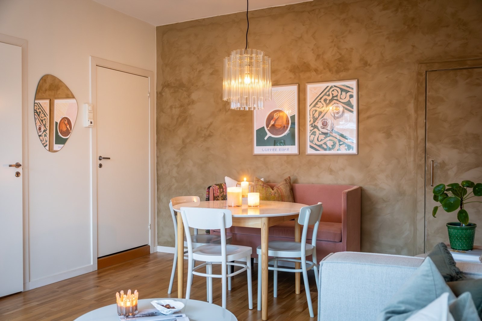 God plass til å invitere gjester på middagsbesøk og ha koselige stunder rundt middagsbordet. Galleribilde